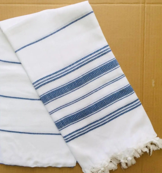 Пляжное полотенце Peshtemal белое синие полоски