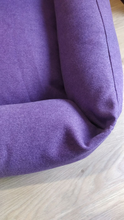 Большой лежак для собак ярко фиолетовый купить