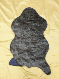 Меховый коврик в комнату Шкурка 90х150 темно-серый V-50, акрил