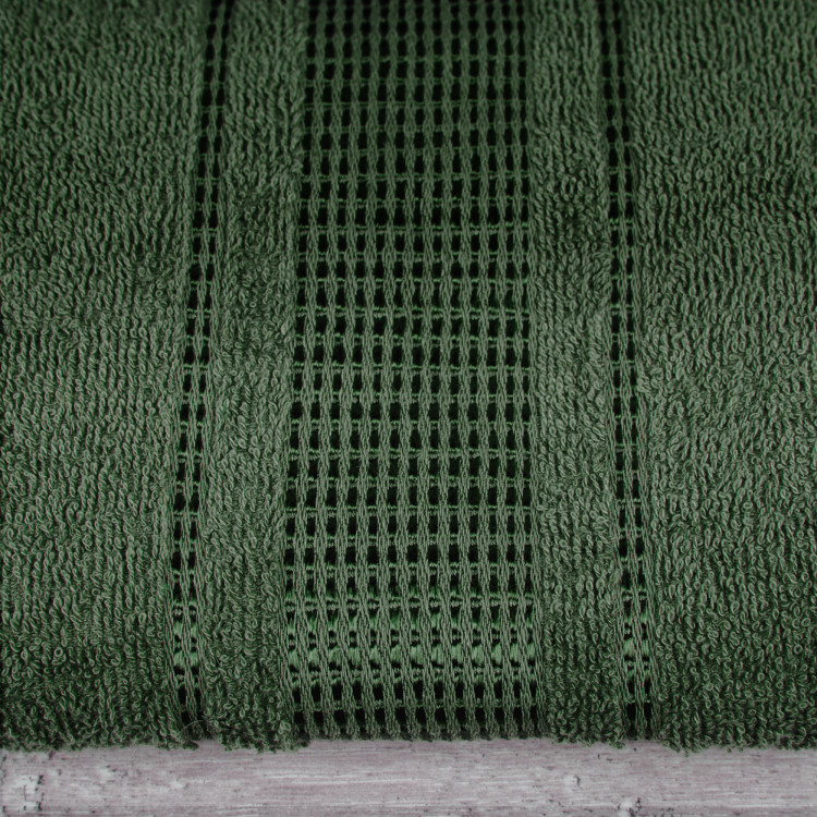 Однотонное полотенце Aisha-royal 400 г/м2 зеленое для мужчины