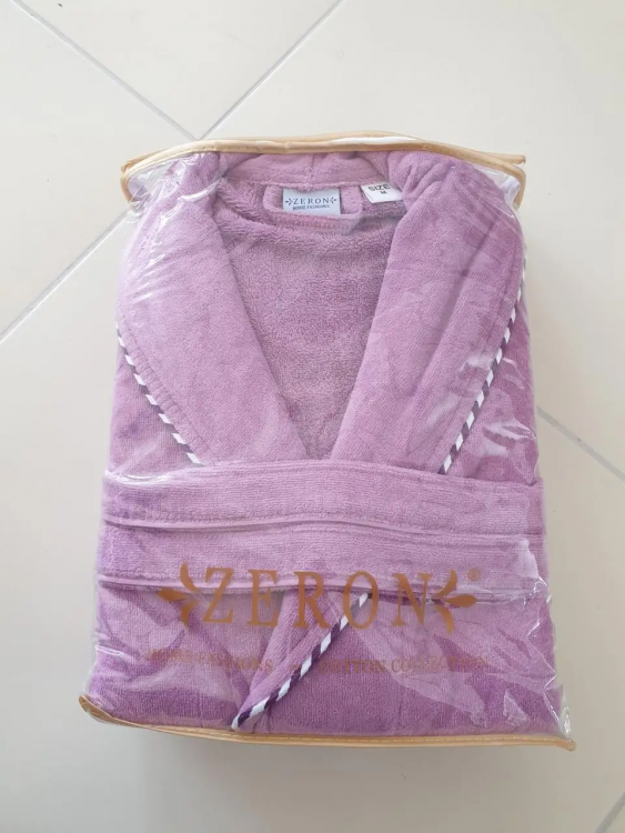 Велюровый женский халат без капюшона фиолетового цвета