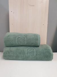 Однотонное махровое полотенце 590 г/м2 зеленое, хлопок