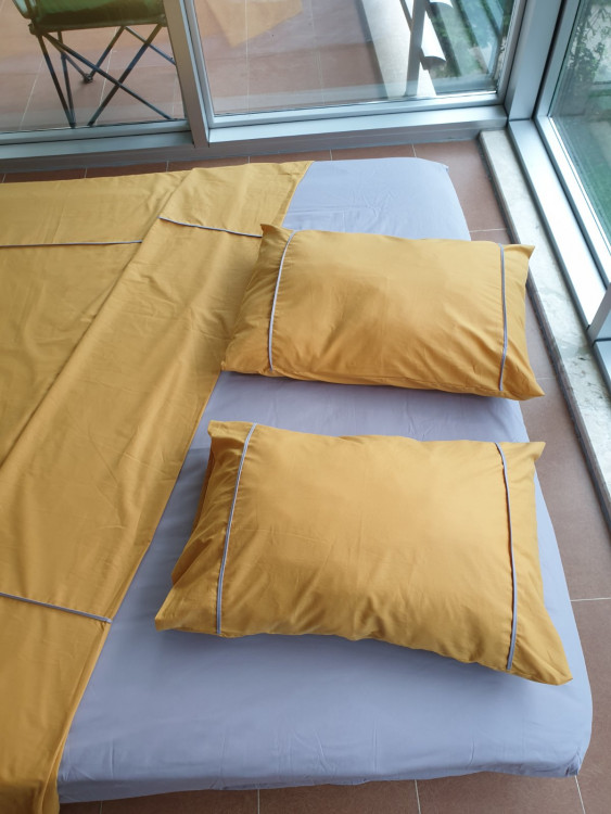 Комплект постельного белья Cotton V4 желтого цвета
