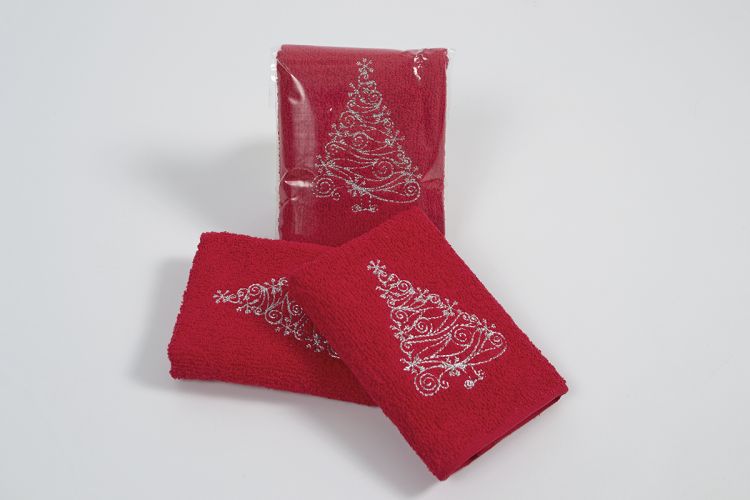Красное новогоднее полотенце с вышивкой елки