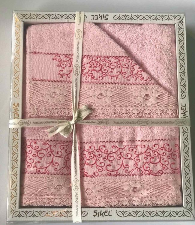 Набор розовых полотенец с кружевом купить