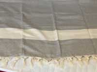 Пляжное полотенце Peshtemal сероя широкая полоска
