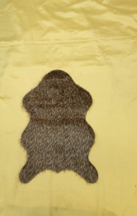 Меховый коврик для спальни Имитация шкуры V-19 коричневый, акрил