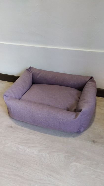 Маленький лежак для собак и котов Rizo светло фиолетовый 