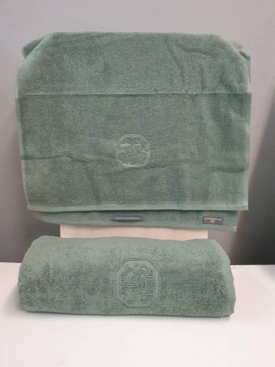 Однотонное махровое полотенце 590 г/м2 зеленое, на подарок
