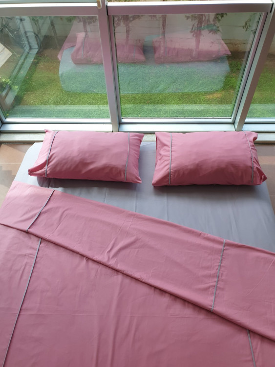 Комплект постельного белья Cotton V5 розового цвета